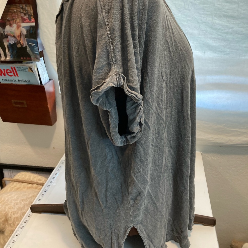 Vintage-Inspired Women's Gray Scoop Neck Top - Picture 8 of 15